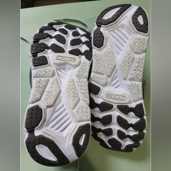 Clifton– Women’s 7.5D (Wide) – Excellent Condition - Picture 3 of 5